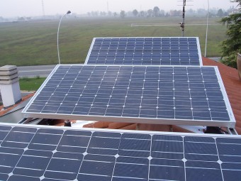 Pannelli fotovoltaici sul colmo del tetto